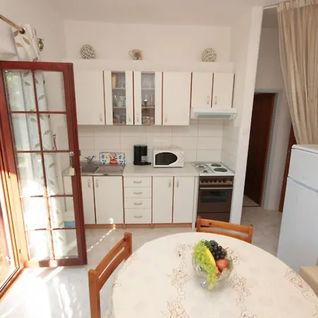 Apartment In Vrvari 5195-1 *